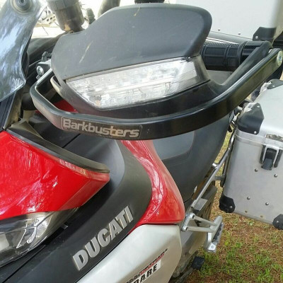 Support de montage en alu noir deux points BARKBUSTERS | Moto DUCATI